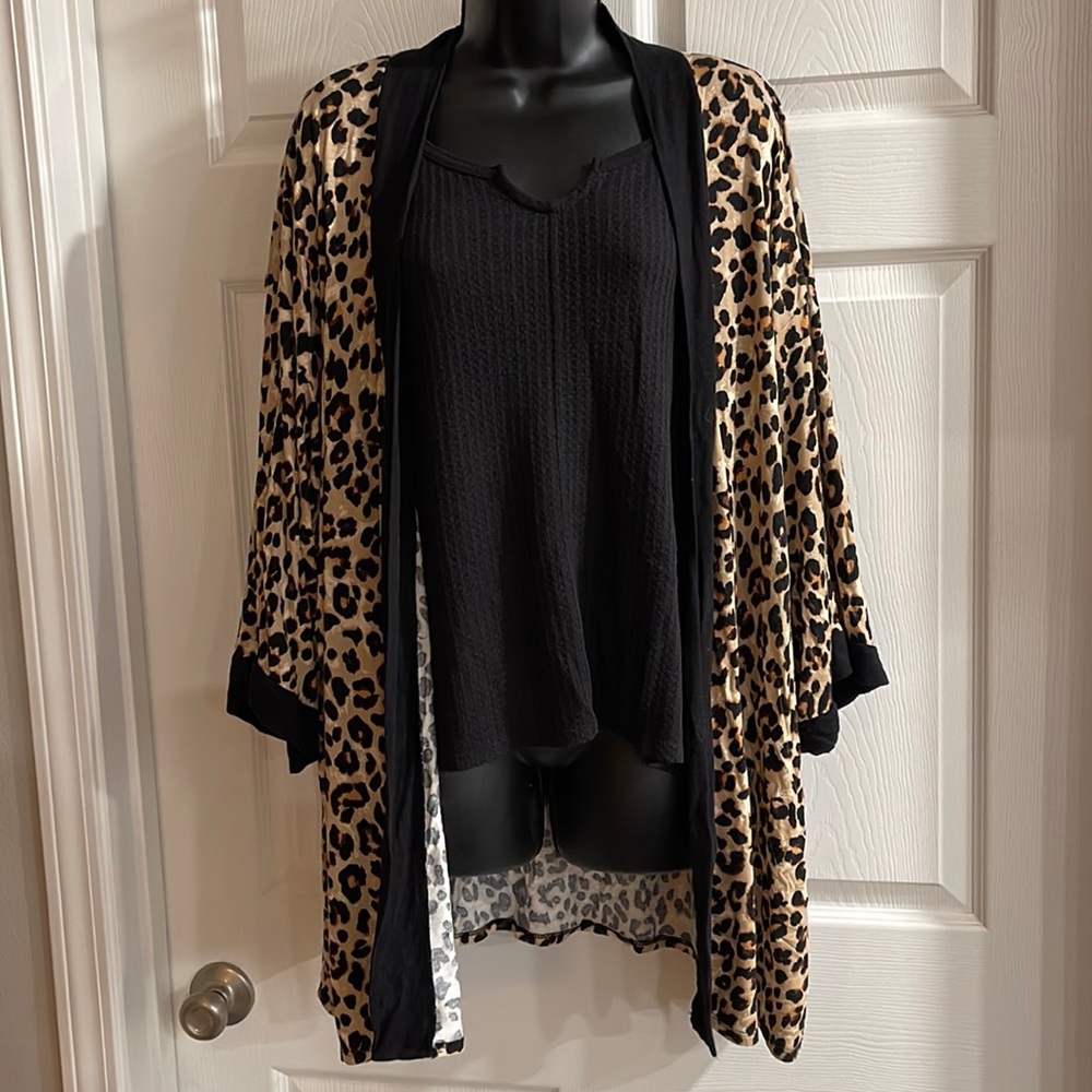Zenana Large Quarter Sleeve Sweater Black and Brown Leopard Print